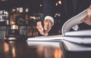 Ilustração de um cadeado digital aberto, representando a recuperação legal de uma conta banida ou suspensa.